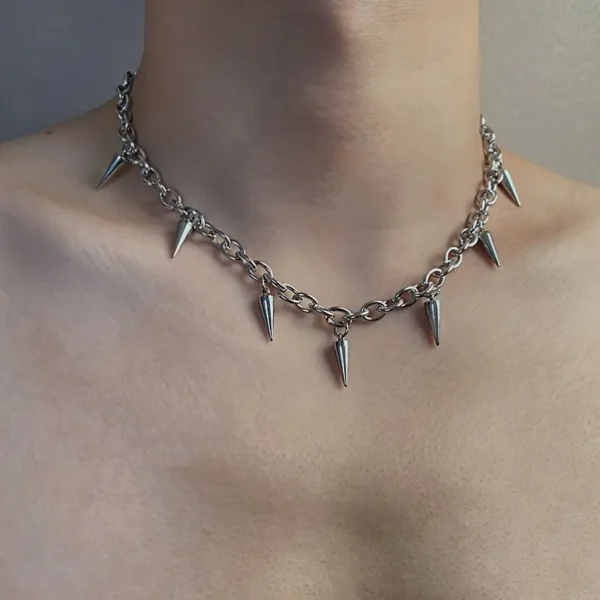 Collar con púas foto 1